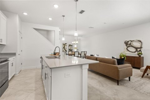 Townhouse in STOREY PARK in Orlando, Florida 4 bedrooms, 184.13 sq.m. № 2232177 - photo 9
