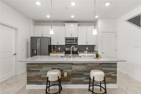 Townhouse in STOREY PARK in Orlando, Florida 4 bedrooms, 184.13 sq.m. № 2232177 - photo 8