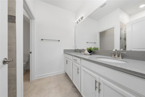 Townhouse in STOREY PARK in Orlando, Florida 4 bedrooms, 184.13 sq.m. № 2232177 - photo 20