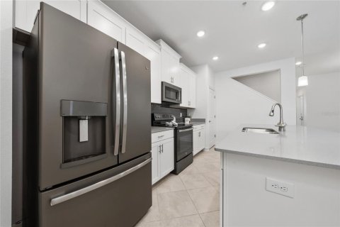 Townhouse in STOREY PARK in Orlando, Florida 4 bedrooms, 184.13 sq.m. № 2232177 - photo 11