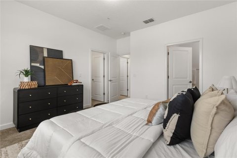 Townhouse in STOREY PARK in Orlando, Florida 4 bedrooms, 184.13 sq.m. № 2232177 - photo 17