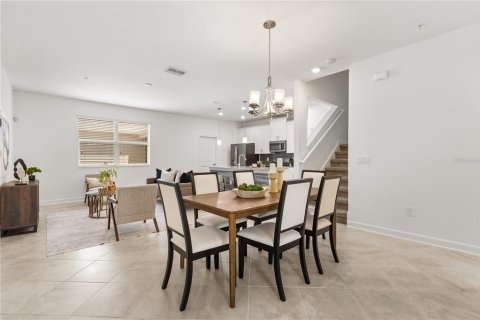 Townhouse in STOREY PARK in Orlando, Florida 4 bedrooms, 184.13 sq.m. № 2232177 - photo 5