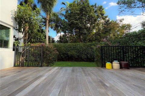 House in Miami, Florida 4 bedrooms, 214.05 sq.m. № 2010827 - photo 26