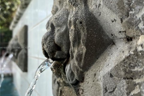 House in Miami, Florida 4 bedrooms, 214.05 sq.m. № 2010827 - photo 25