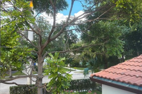 House in Miami, Florida 4 bedrooms, 214.05 sq.m. № 2010827 - photo 30