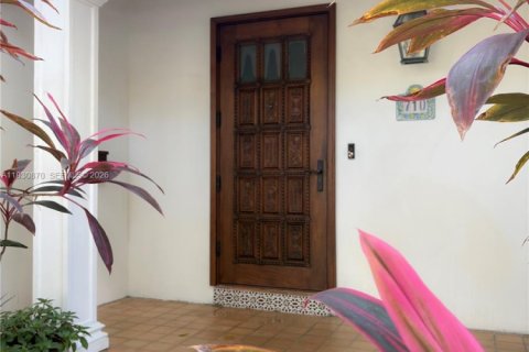 House in Miami, Florida 4 bedrooms, 214.05 sq.m. № 2010827 - photo 16