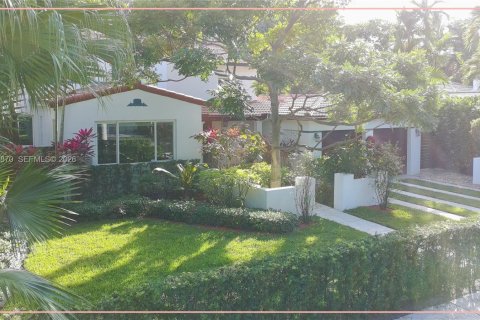 House in Miami, Florida 4 bedrooms, 214.05 sq.m. № 2010827