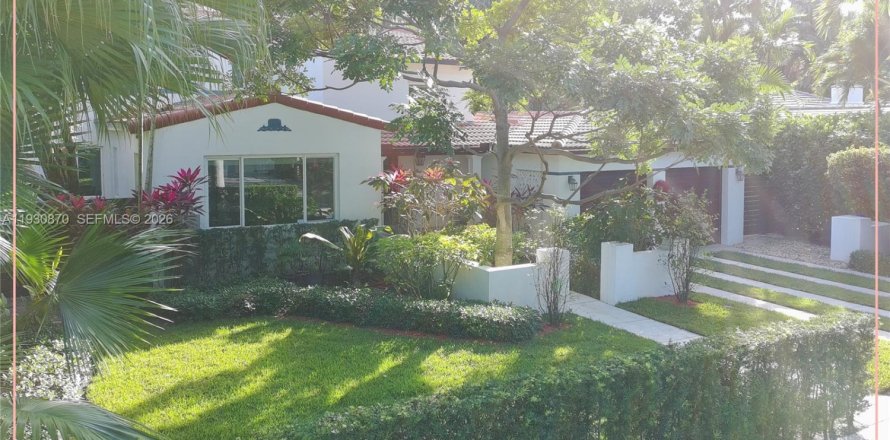 House in Miami, Florida 4 bedrooms, 214.05 sq.m. № 2010827