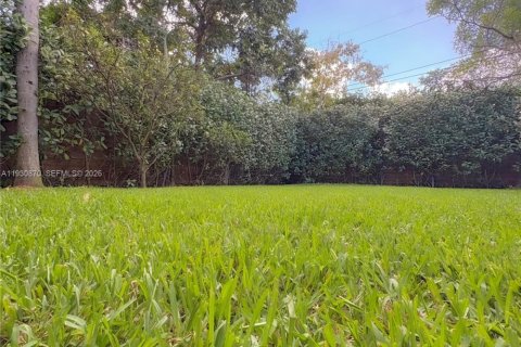 House in Miami, Florida 4 bedrooms, 214.05 sq.m. № 2010827 - photo 29