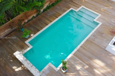 House in Miami, Florida 4 bedrooms, 214.05 sq.m. № 2010827 - photo 22