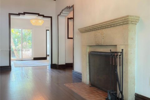 House in Miami, Florida 4 bedrooms, 214.05 sq.m. № 2010827 - photo 7