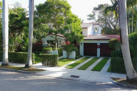 House in Miami, Florida 4 bedrooms, 214.05 sq.m. № 2010827 - photo 13