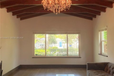House in Miami, Florida 4 bedrooms, 214.05 sq.m. № 2010827 - photo 5