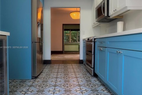 House in Miami, Florida 4 bedrooms, 214.05 sq.m. № 2010827 - photo 11