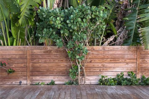 House in Miami, Florida 4 bedrooms, 214.05 sq.m. № 2010827 - photo 24