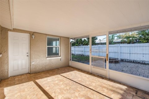 Купить виллу или дом в Холидэй, Флорида 9 комнат, 103.4м2, № 2136489 - фото 13