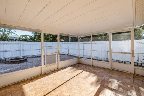 Купить виллу или дом в Холидэй, Флорида 9 комнат, 103.4м2, № 2136489 - фото 11