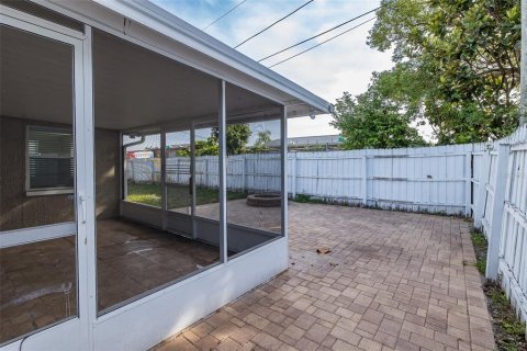 Купить виллу или дом в Холидэй, Флорида 9 комнат, 103.4м2, № 2136489 - фото 10