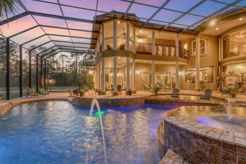Casa en venta en North Port, Florida, 6 dormitorios, 793.48 m2 № 2106282 - foto 2