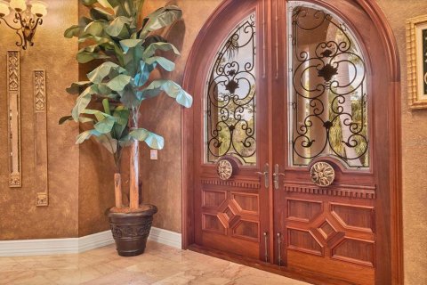 Casa en venta en North Port, Florida, 6 dormitorios, 793.48 m2 № 2106282 - foto 9