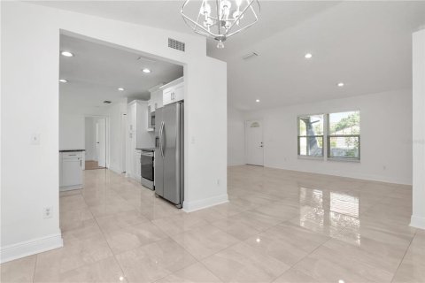 House in Tampa, Florida 3 bedrooms, 154.4 sq.m. № 1894142 - photo 10