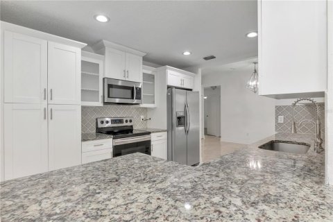 House in Tampa, Florida 3 bedrooms, 154.4 sq.m. № 1894142 - photo 12