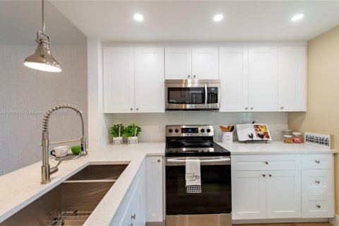 Condominio en venta en Pompano Beach, Florida, 1 dormitorio, 64.1 m2 № 1933356 - foto 2