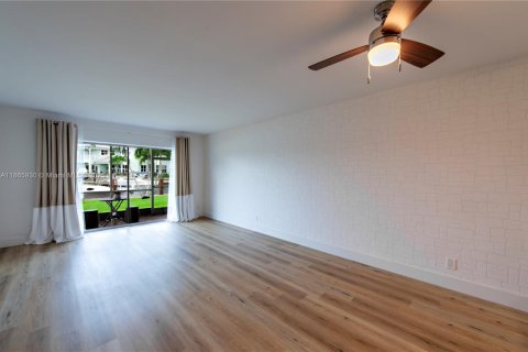Condominio en venta en Pompano Beach, Florida, 1 dormitorio, 64.1 m2 № 1933356 - foto 4