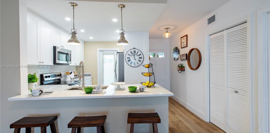 Condominio en Pompano Beach, Florida, 1 dormitorio № 1933356