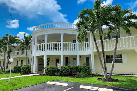 Condominio en venta en Pompano Beach, Florida, 1 dormitorio, 64.1 m2 № 1933356 - foto 10