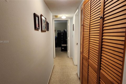 Купить кондоминиум в Помпано-Бич, Флорида 2 спальни, 101.26м2, № 2012365 - фото 24