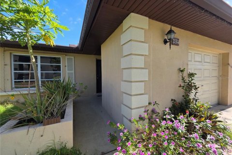 Apartment in Port Charlotte, Florida 2 bedrooms, 83.61 sq.m. № 2095623