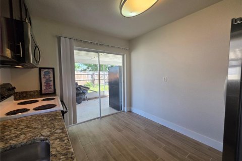 Apartment in Port Charlotte, Florida 2 bedrooms, 83.61 sq.m. № 2095623 - photo 3
