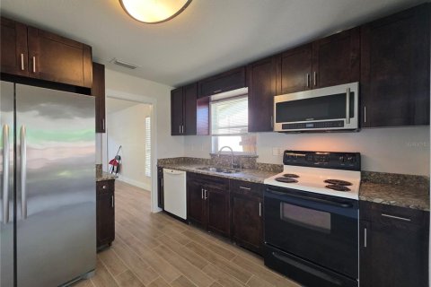 Apartment in Port Charlotte, Florida 2 bedrooms, 83.61 sq.m. № 2095623 - photo 4