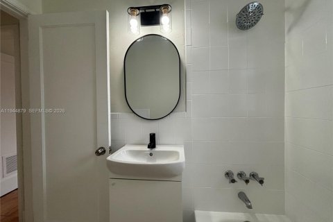 Купить коммерческую недвижимость в Майами, Флорида 263.75м2, № 2001495 - фото 3