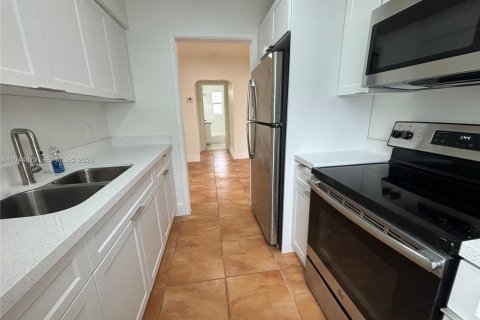 Купить коммерческую недвижимость в Майами, Флорида 263.75м2, № 2001495 - фото 2