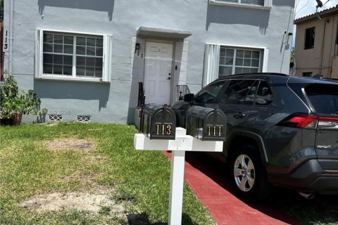 Коммерческая недвижимость в Майами, Флорида 263.75м2 № 2001495