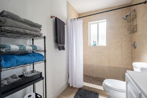 Casa en venta en Miami, Florida, 4 dormitorios, 203.18 m2 № 2002636 - foto 7