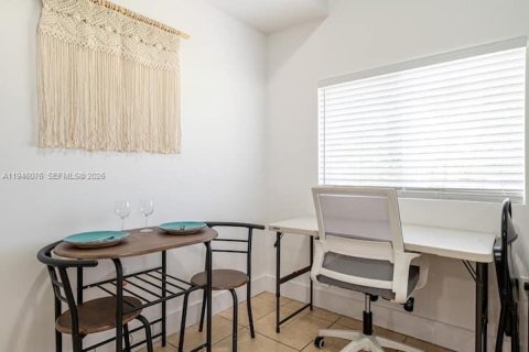 Casa en venta en Miami, Florida, 4 dormitorios, 203.18 m2 № 2002636 - foto 16