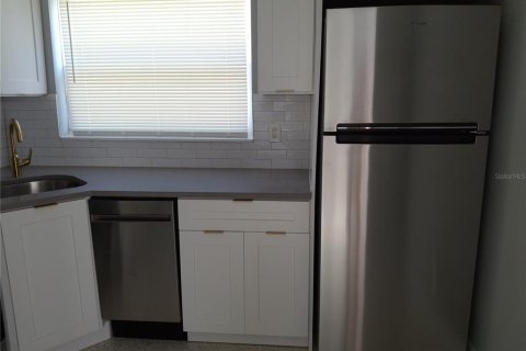 Appartement à louer à Treasure Island, Floride: 1 chambre, 78.97 m2 № 2232921 - photo 4