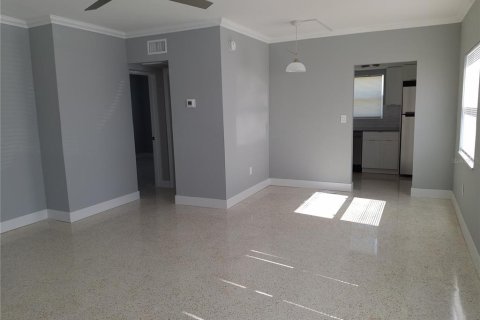 Appartement à louer à Treasure Island, Floride: 1 chambre, 78.97 m2 № 2232921 - photo 5