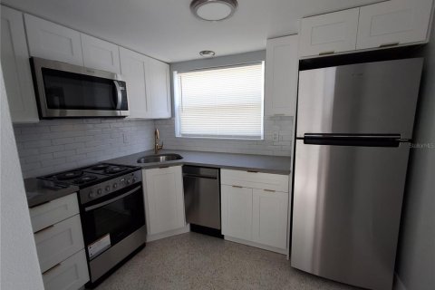 Appartement à louer à Treasure Island, Floride: 1 chambre, 78.97 m2 № 2232921 - photo 2