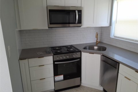 Appartement à louer à Treasure Island, Floride: 1 chambre, 78.97 m2 № 2232921 - photo 3