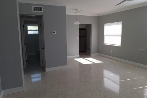 Appartement à louer à Treasure Island, Floride: 1 chambre, 78.97 m2 № 2232921 - photo 6
