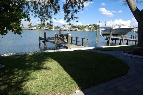 Appartement à louer à Treasure Island, Floride: 1 chambre, 78.97 m2 № 2232921 - photo 13