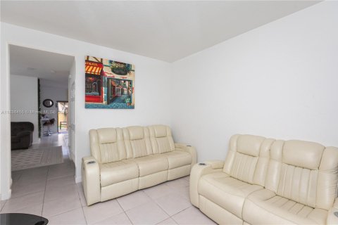 Townhouse in Davie, Florida 3 bedrooms, 149.57 sq.m. № 1950326 - photo 3