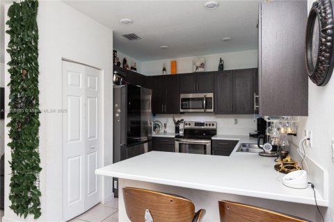 Townhouse in Davie, Florida 3 bedrooms, 149.57 sq.m. № 1950326 - photo 10