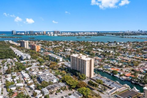 Condo in North Miami, Florida, 1 bedroom  № 1954705 - photo 18