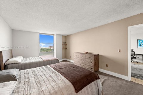 Condo in North Miami, Florida, 1 bedroom  № 1954705 - photo 14