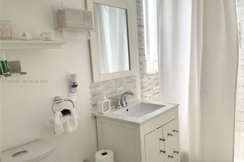 House in Miami, Florida 3 bedrooms, 98.38 sq.m. № 1992510 - photo 26